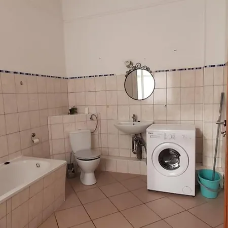 Apartment Beautiful For 5-7 Guests Zeitz