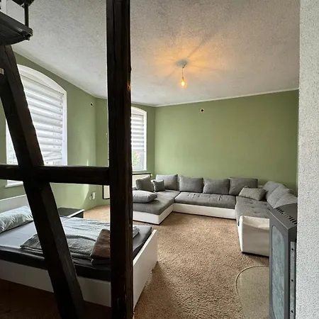 Apartment Beautiful For 5-7 Guests Zeitz
