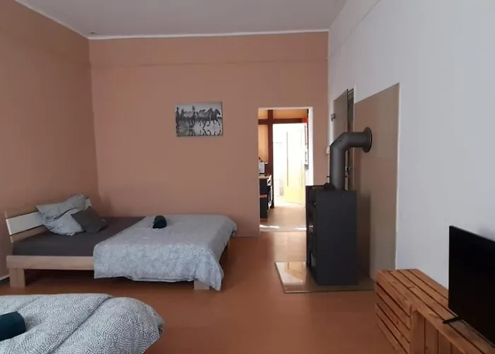 Beautiful For 5-7 Guests Zeitz