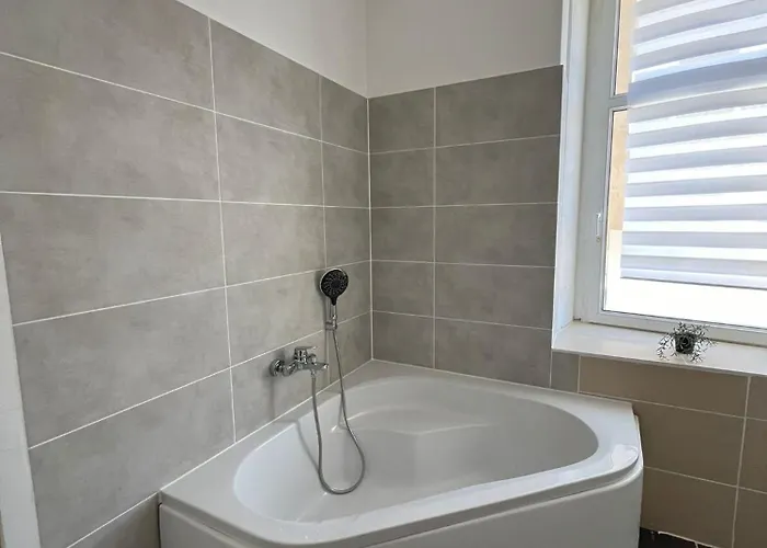 Beautiful For 5-7 Guests * Zeitz